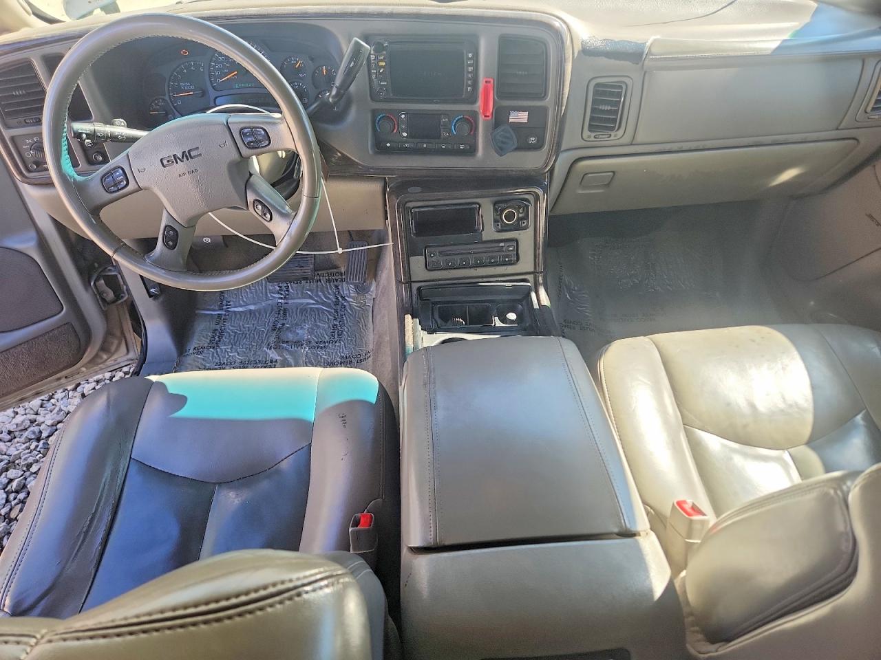 2004 GMC YUKON XL DENALI photo 15