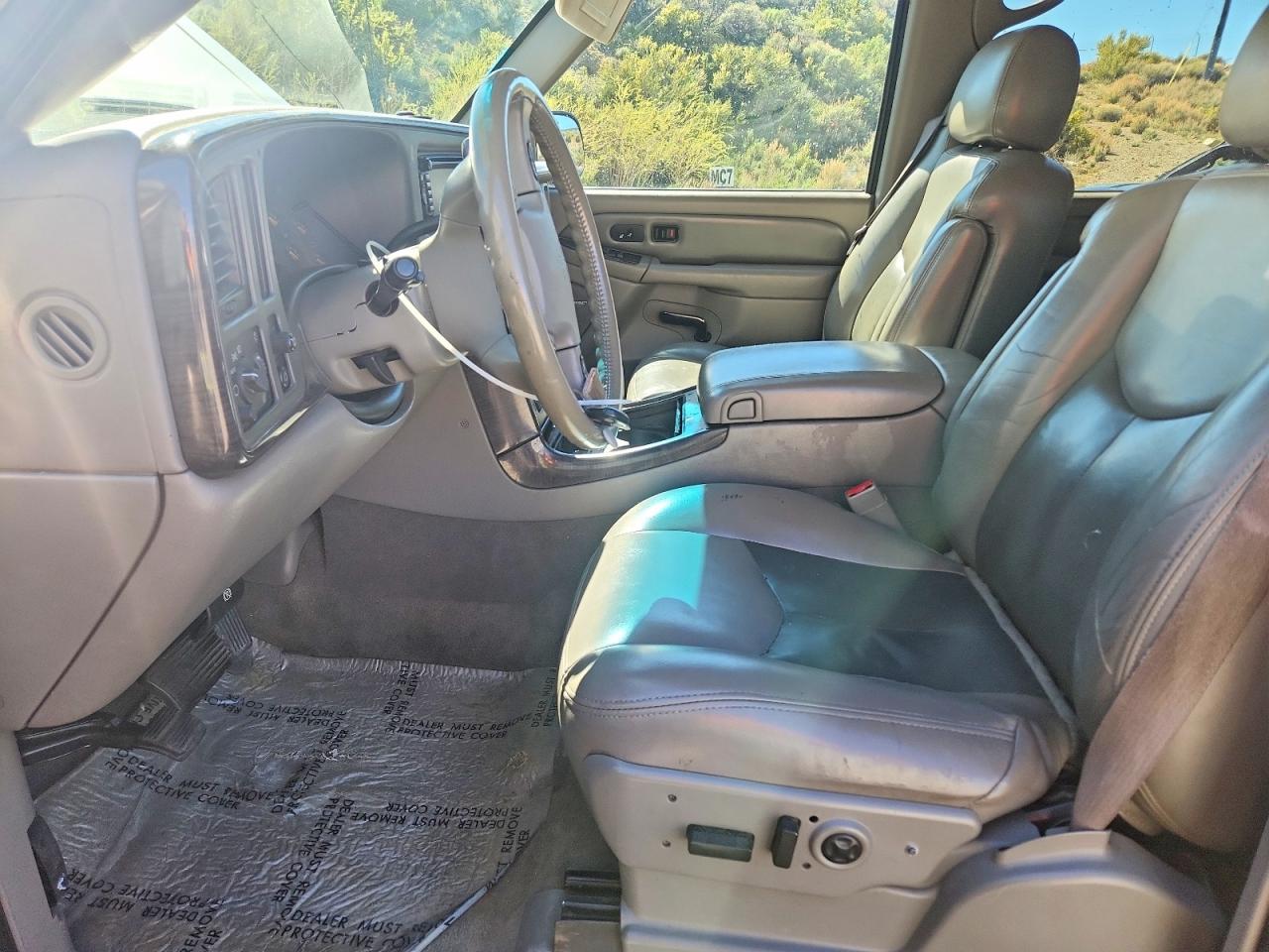 2004 GMC YUKON XL DENALI photo 13