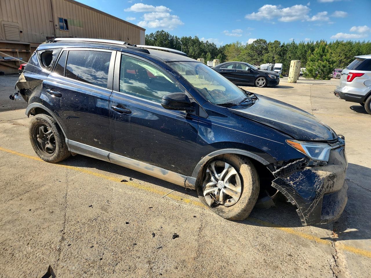 2018 TOYOTA RAV4 LE photo 7