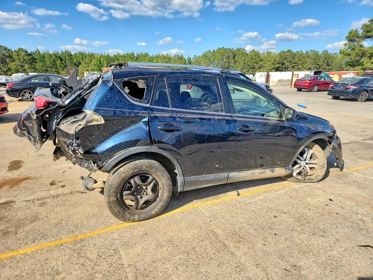 2018 TOYOTA RAV4 LE photo 5