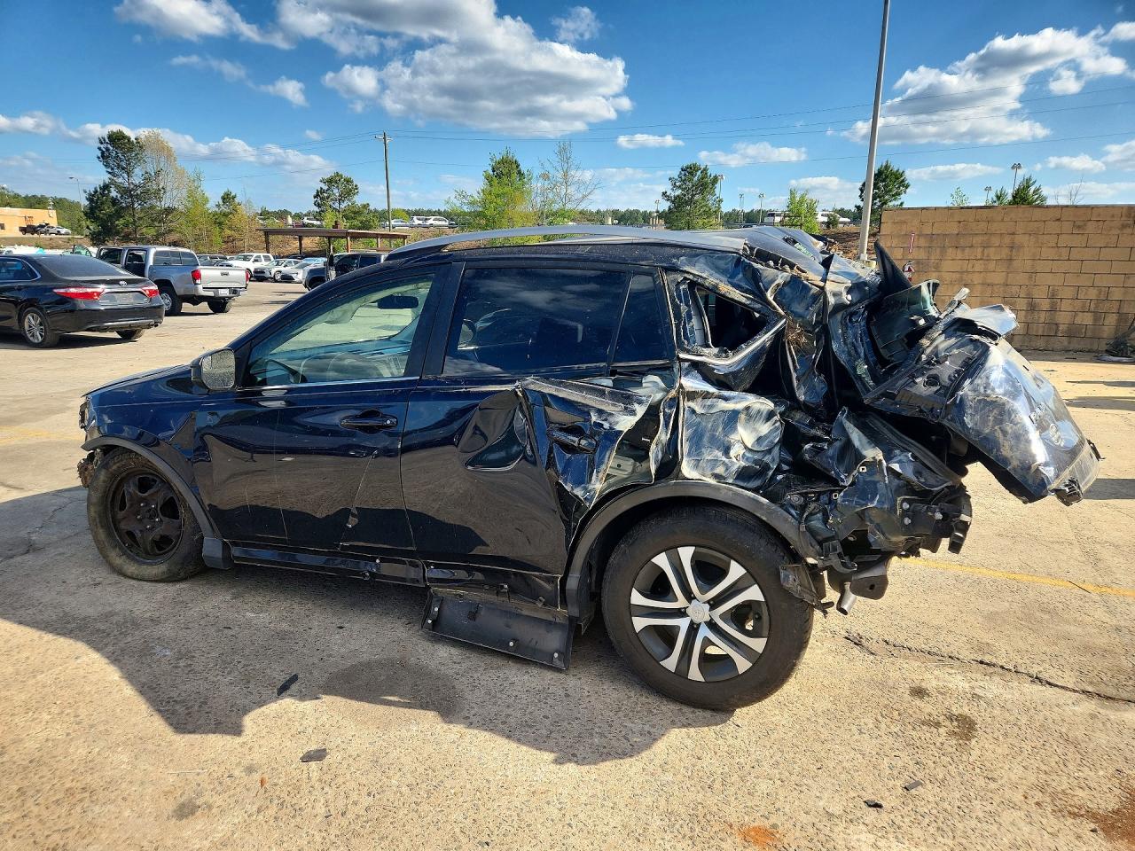 2018 TOYOTA RAV4 LE photo 3