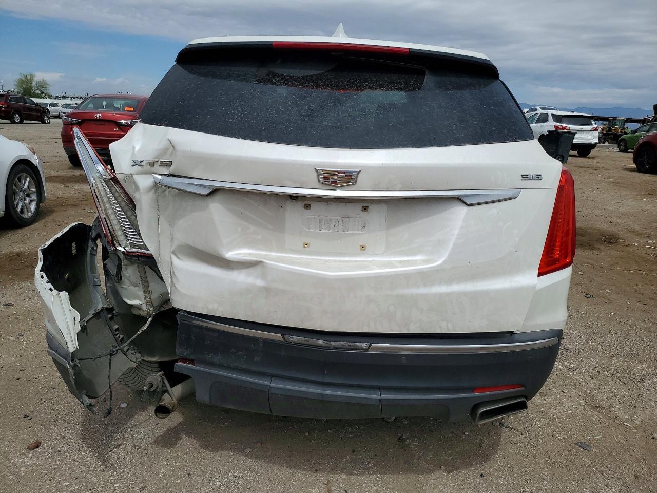 2017 CADILLAC XT5 LUXURY photo 6