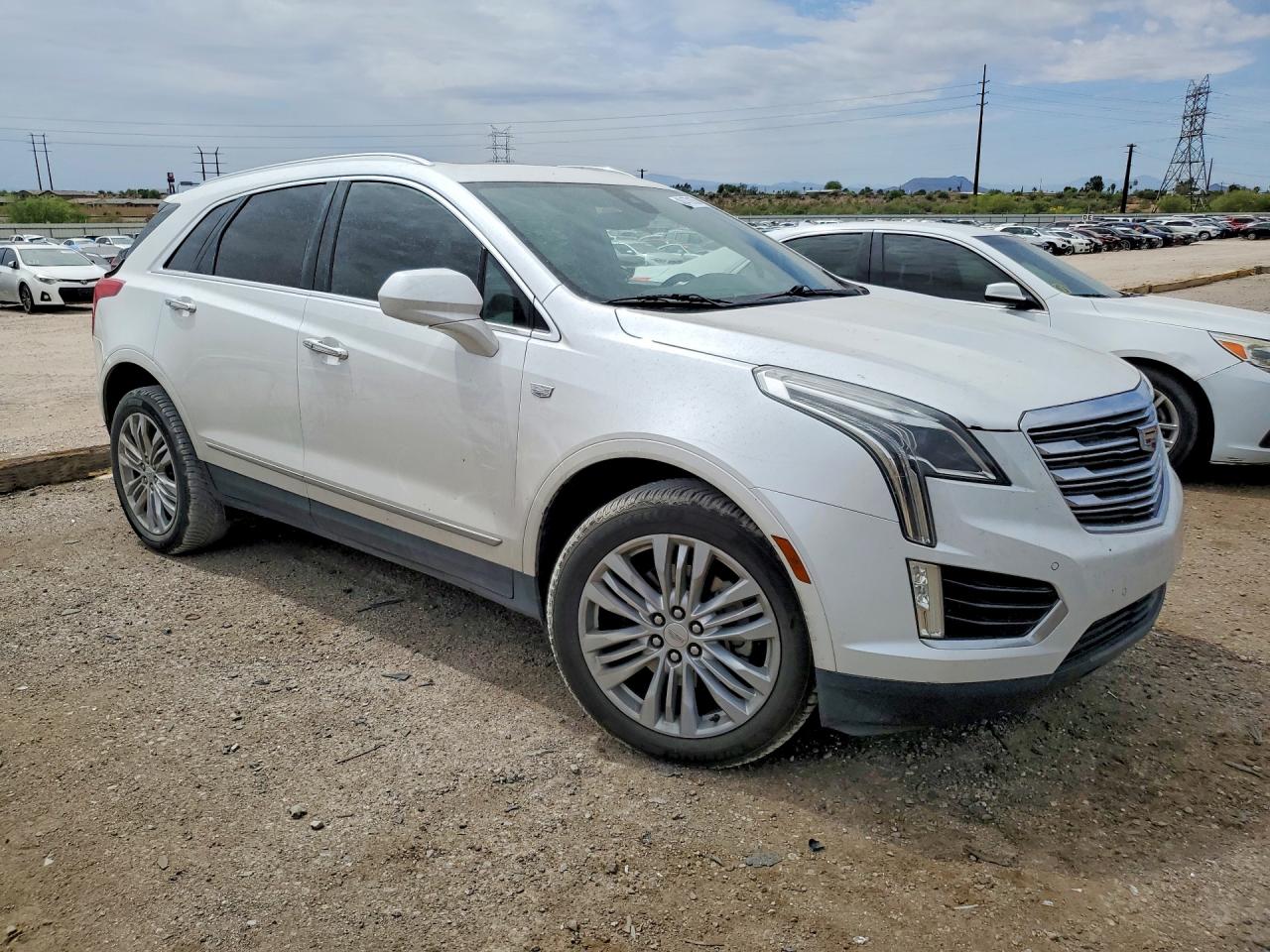 2017 CADILLAC XT5 LUXURY photo 4