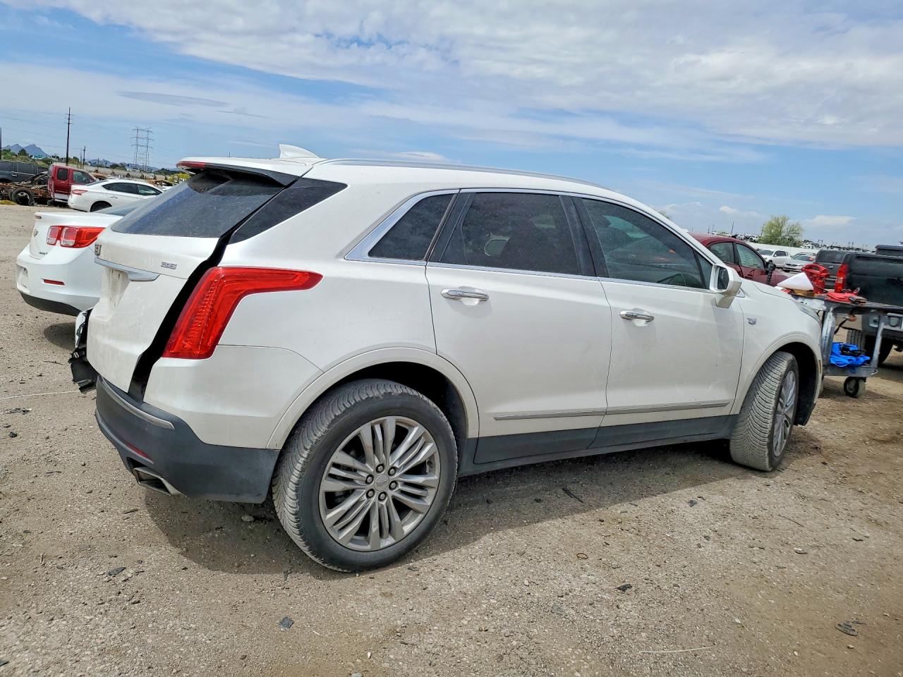 2017 CADILLAC XT5 LUXURY photo 3