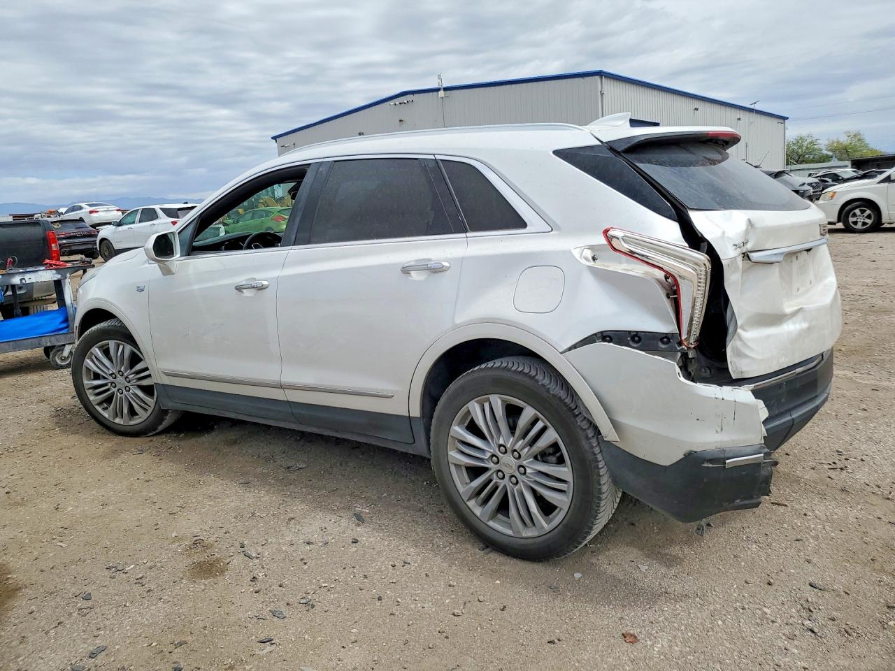 2017 CADILLAC XT5 LUXURY photo 2