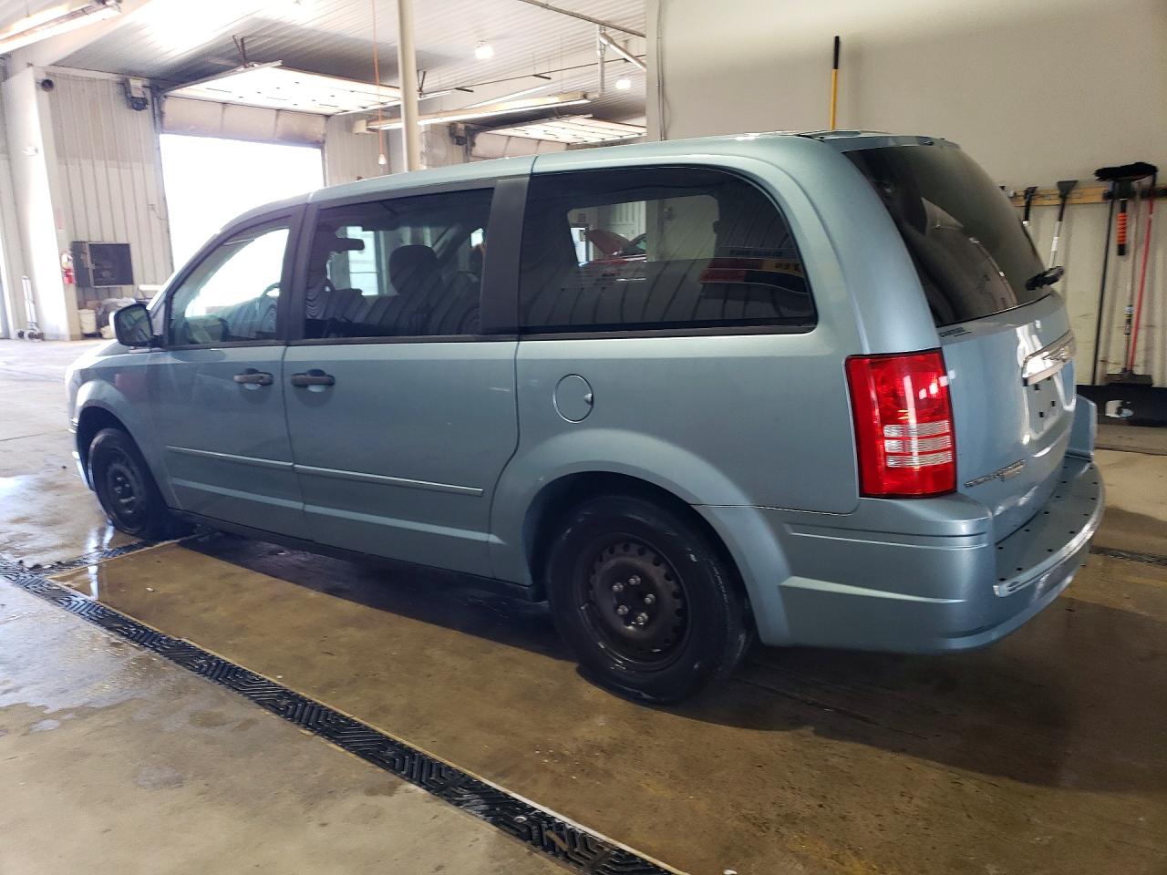 2008 CHRYSLER TOWN & COUNTRY LX photo 4