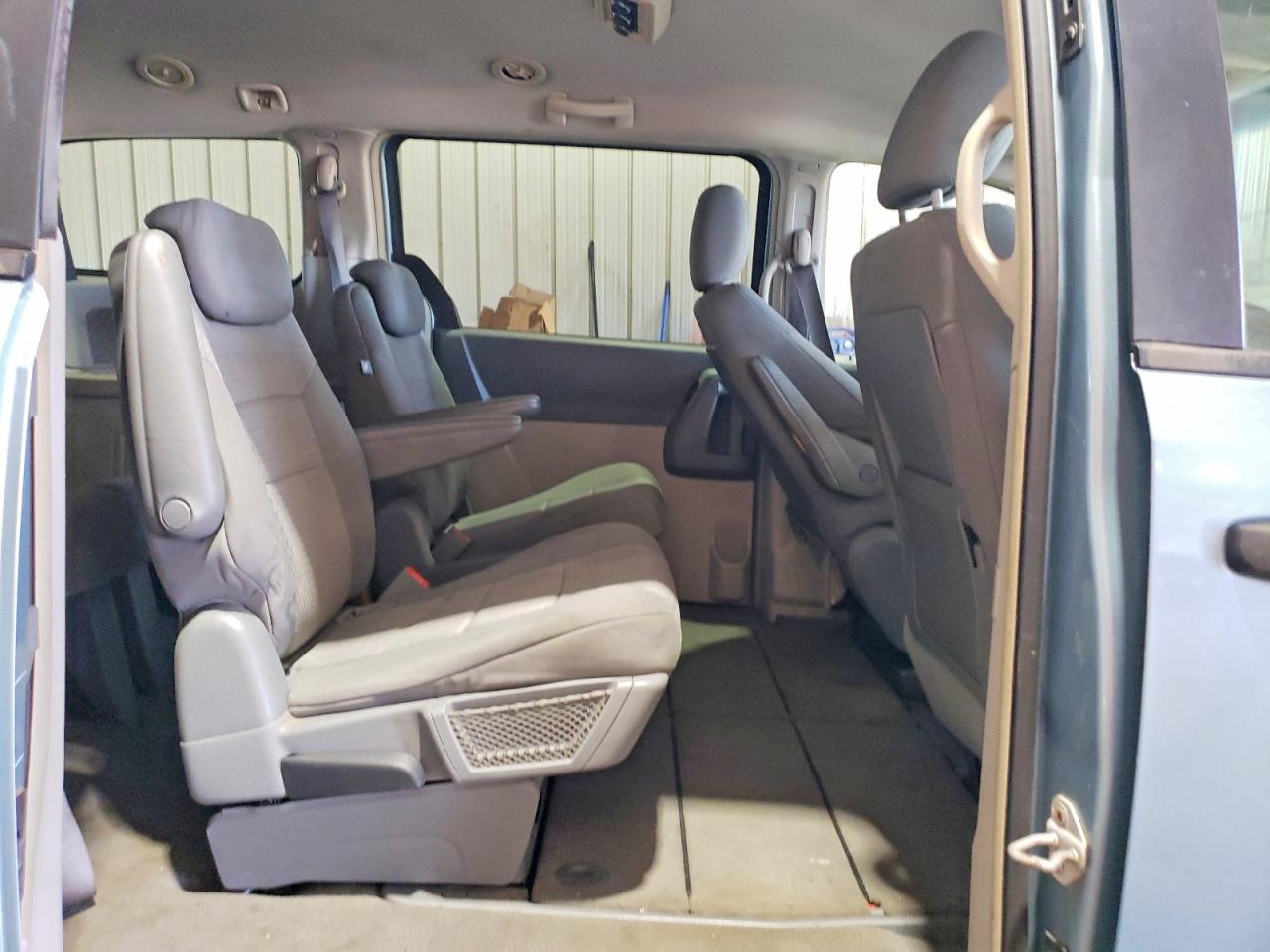 2008 CHRYSLER TOWN & COUNTRY LX photo 31