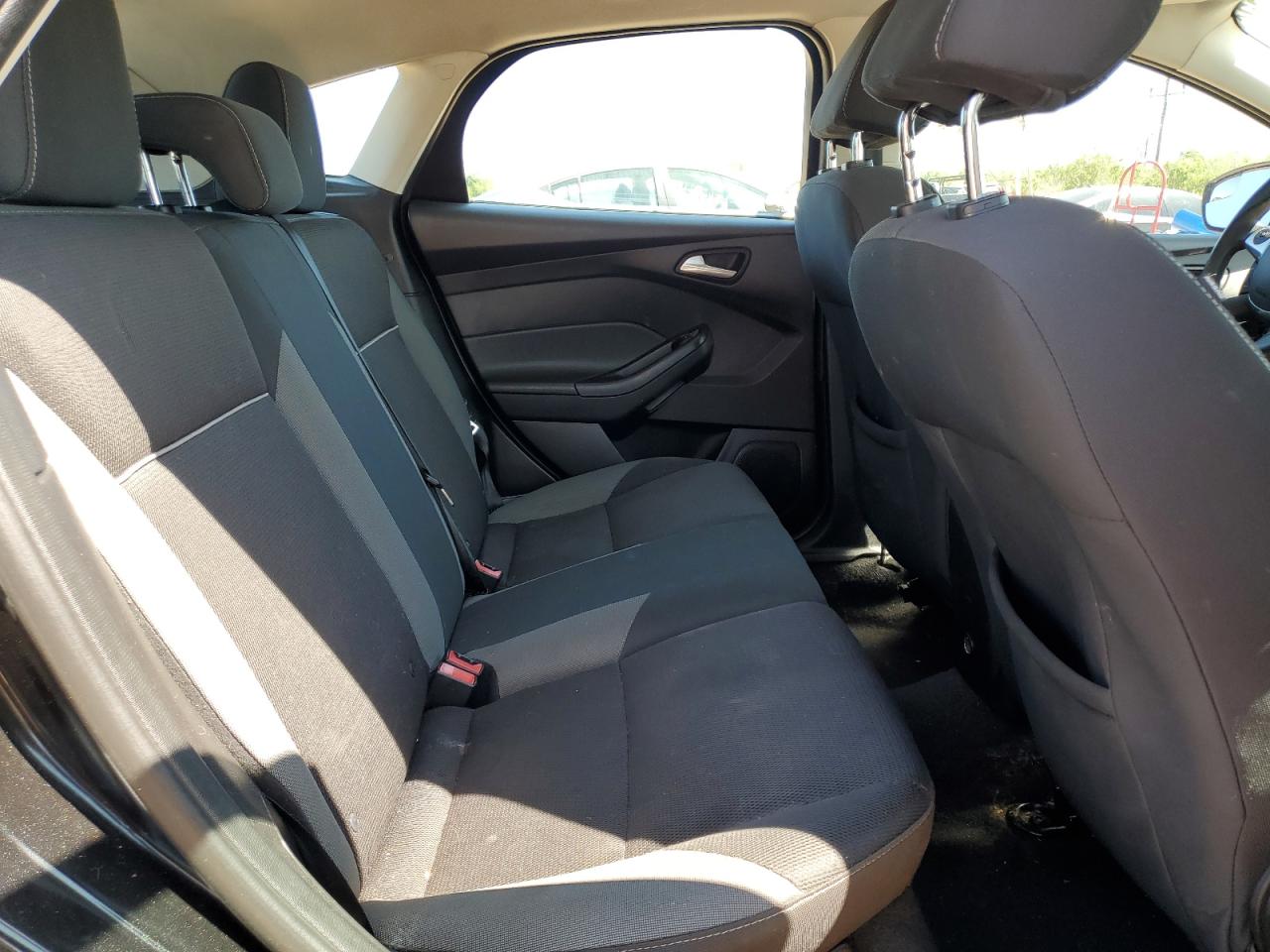 2014 FORD FOCUS SE photo 19