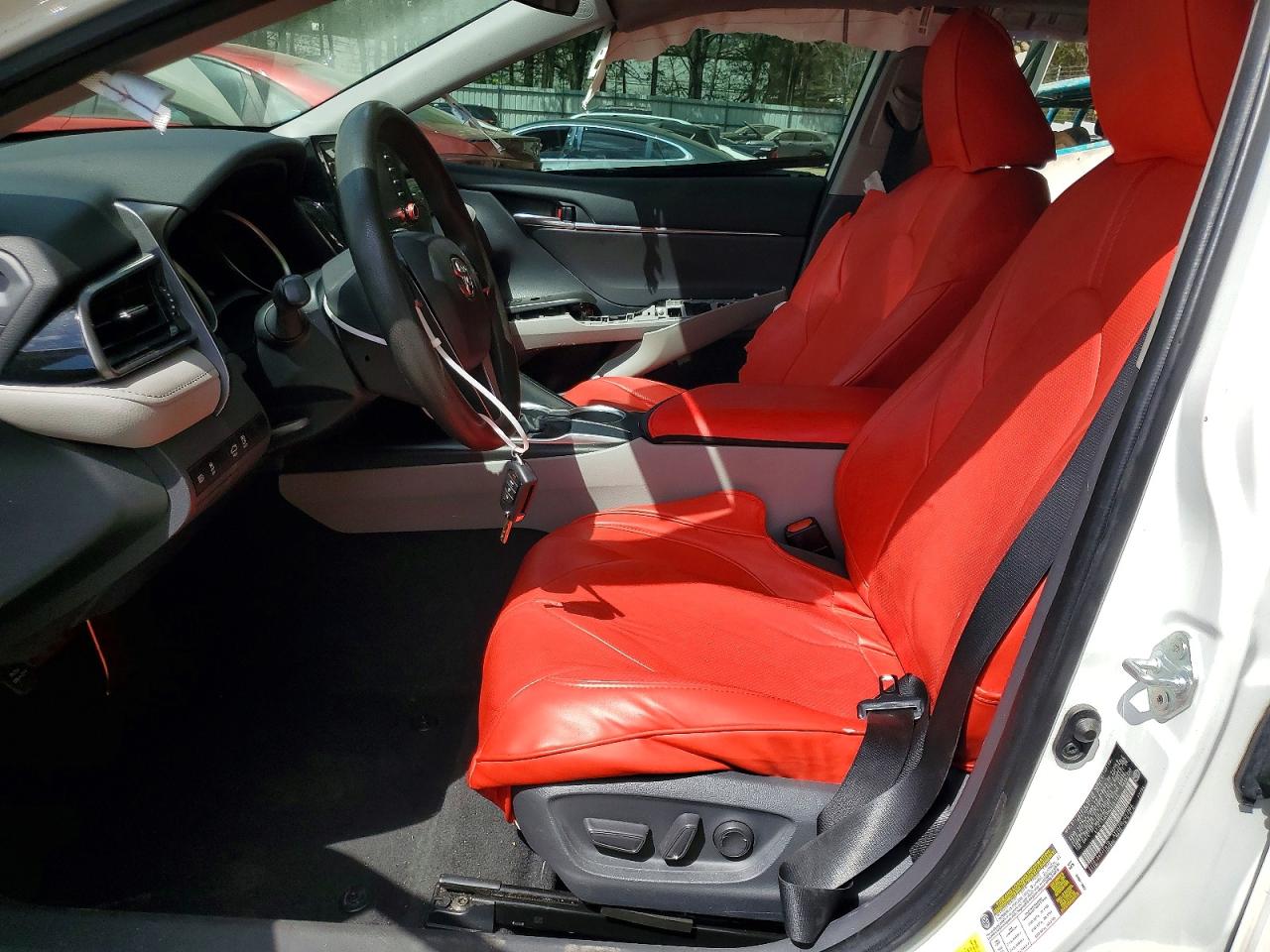 2021 TOYOTA CAMRY LE photo 13
