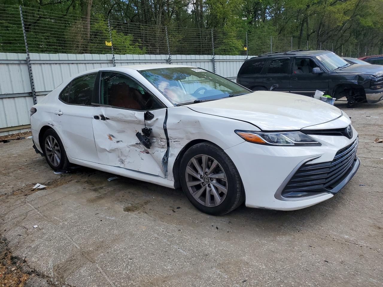 2021 TOYOTA CAMRY LE photo 7