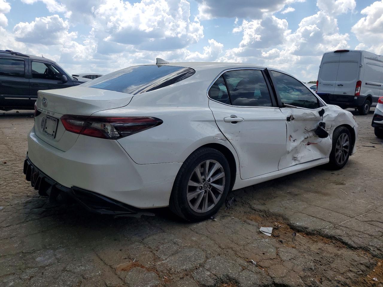 2021 TOYOTA CAMRY LE photo 5