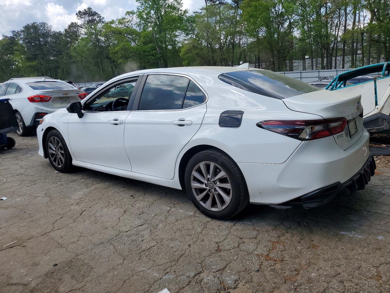 2021 TOYOTA CAMRY LE photo 3