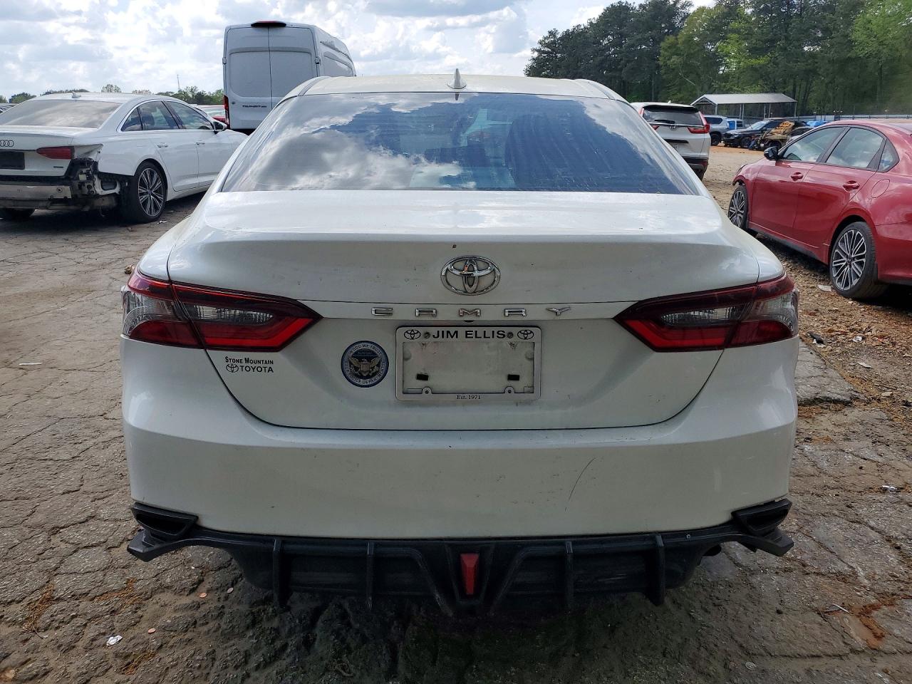 2021 TOYOTA CAMRY LE photo 11