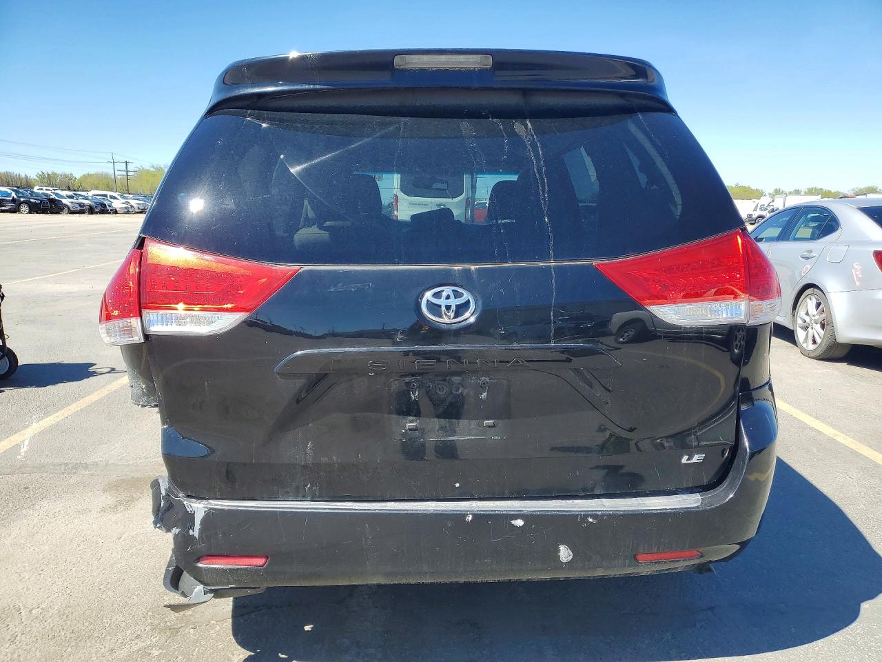 2013 TOYOTA SIENNA LE 8-PASSENGER photo 11