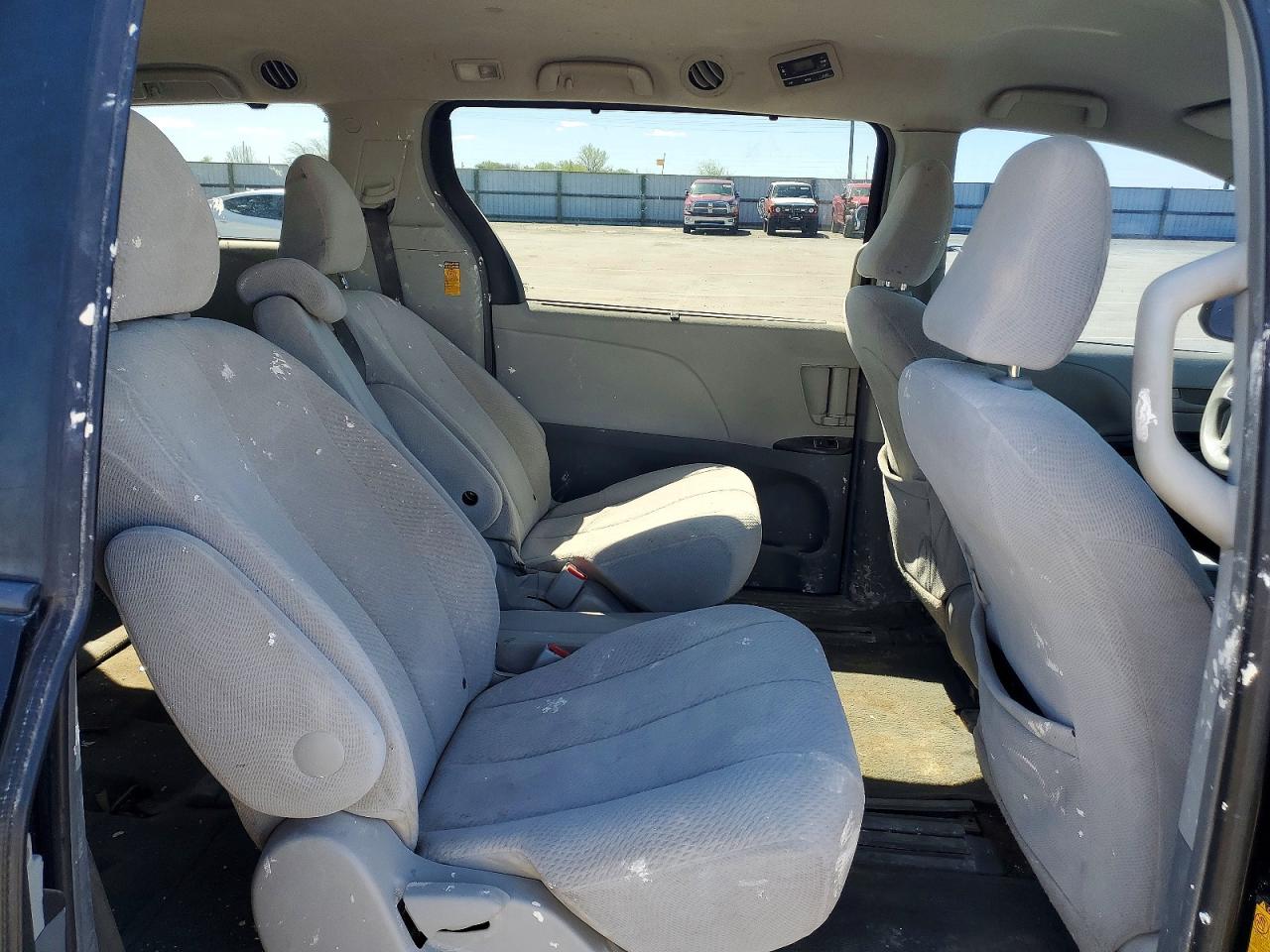 2013 TOYOTA SIENNA LE 8-PASSENGER photo 21