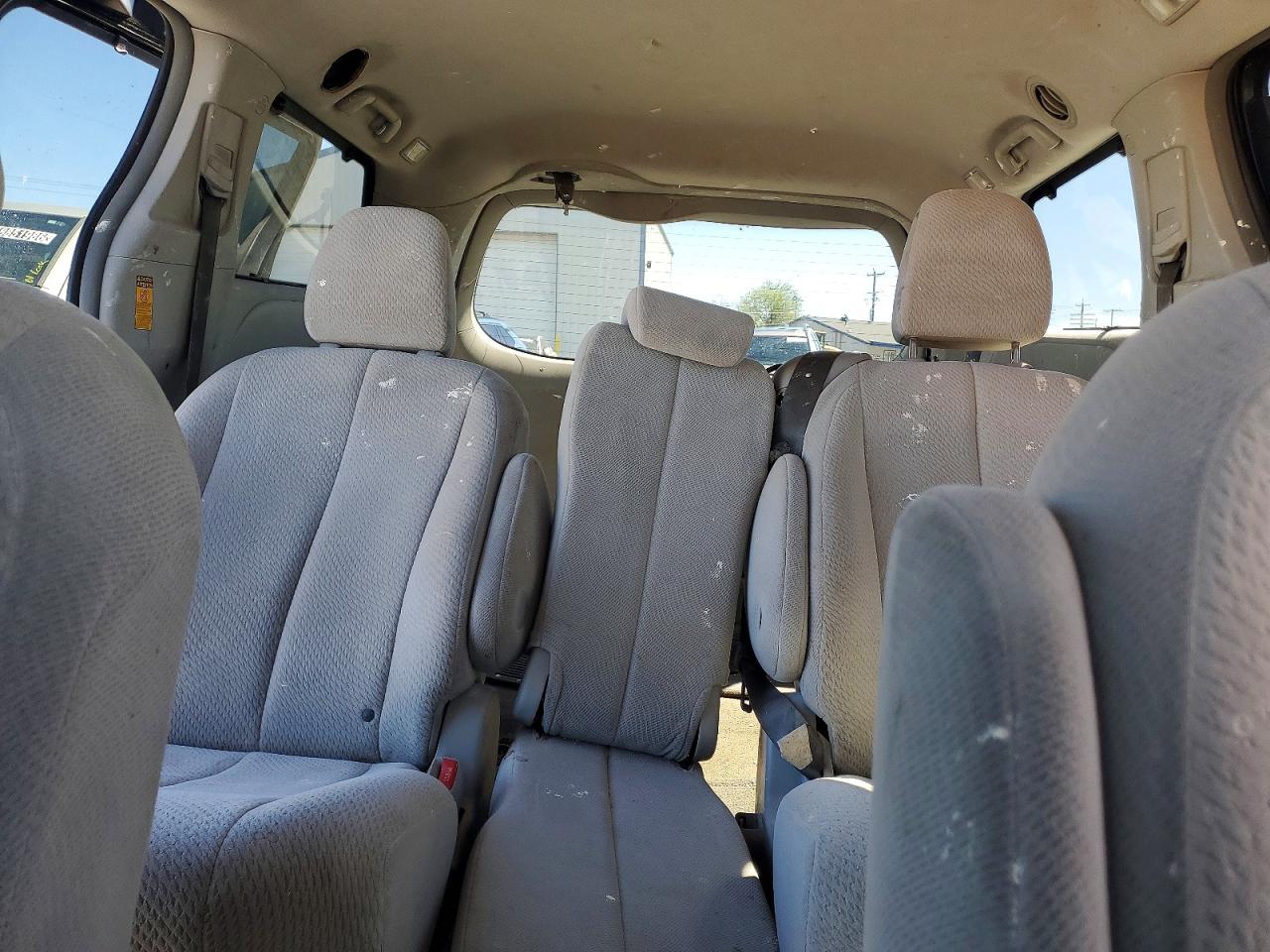 2013 TOYOTA SIENNA LE 8-PASSENGER photo 19