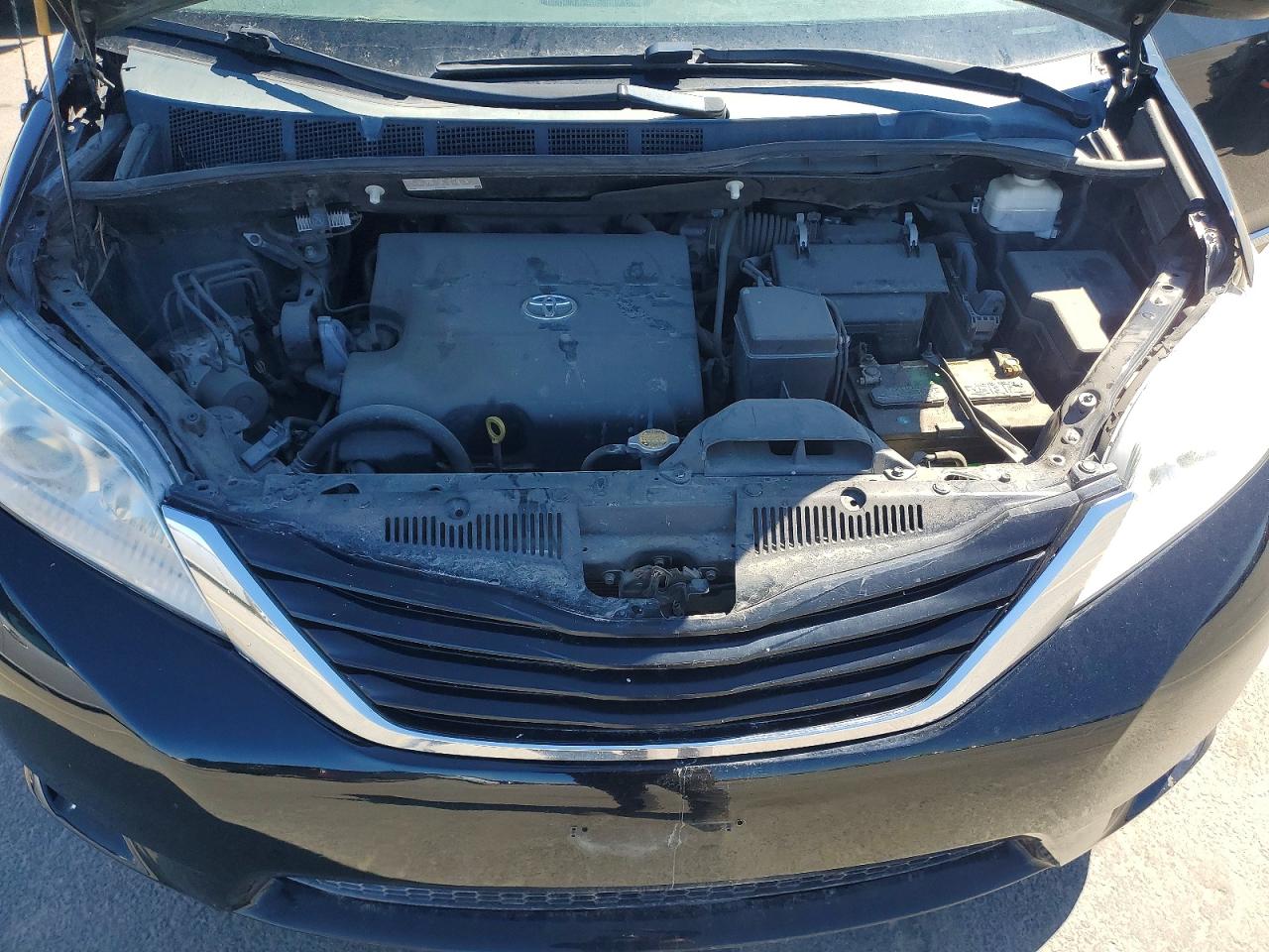 2013 TOYOTA SIENNA LE 8-PASSENGER photo 23