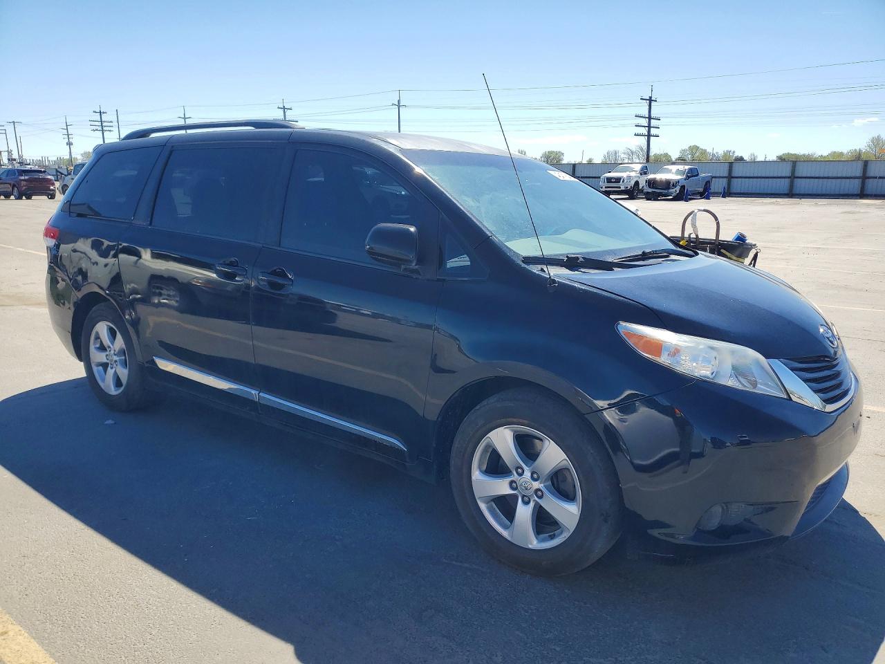 2013 TOYOTA SIENNA LE 8-PASSENGER photo 7