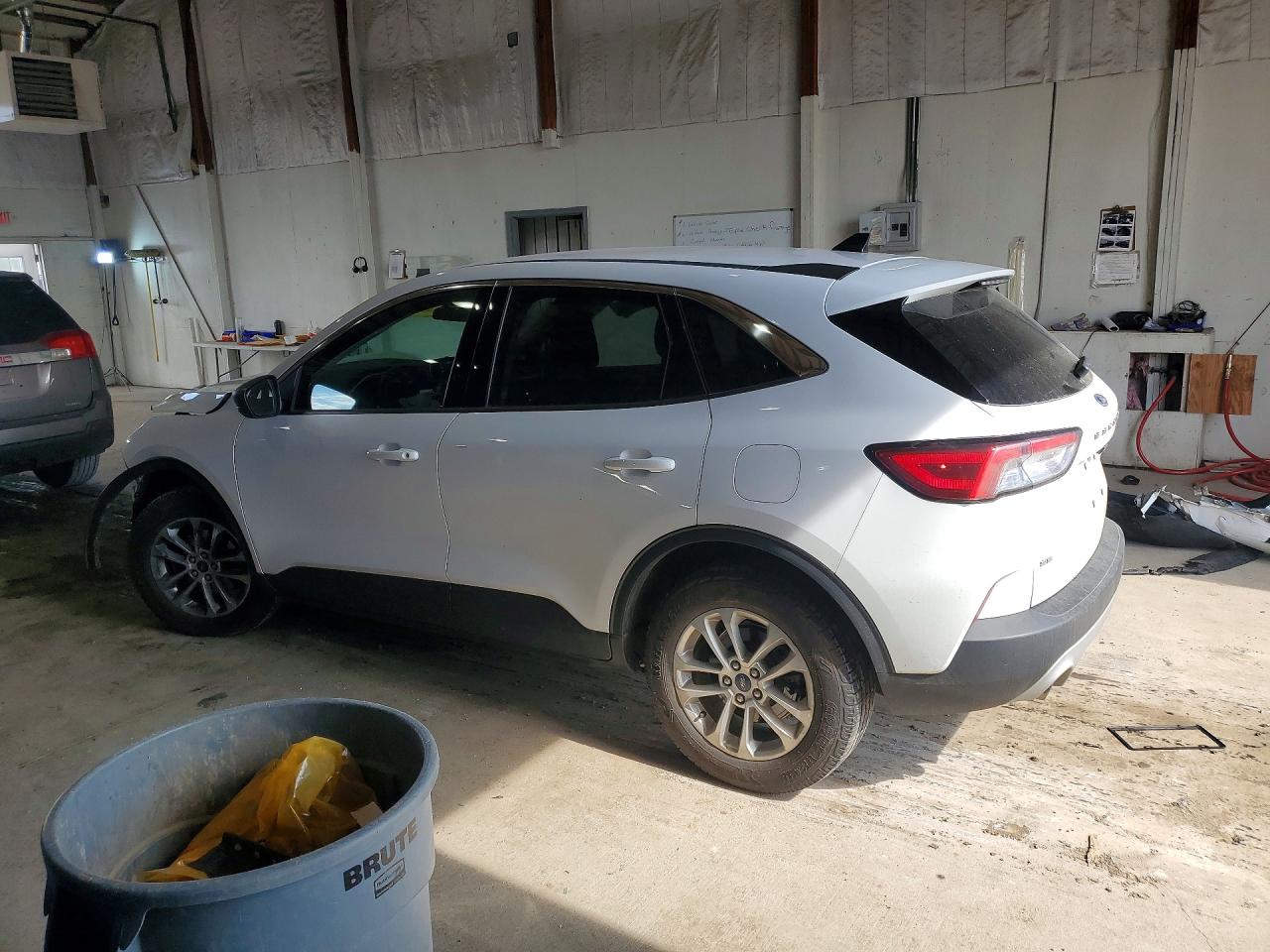 2022 FORD ESCAPE SE photo 2