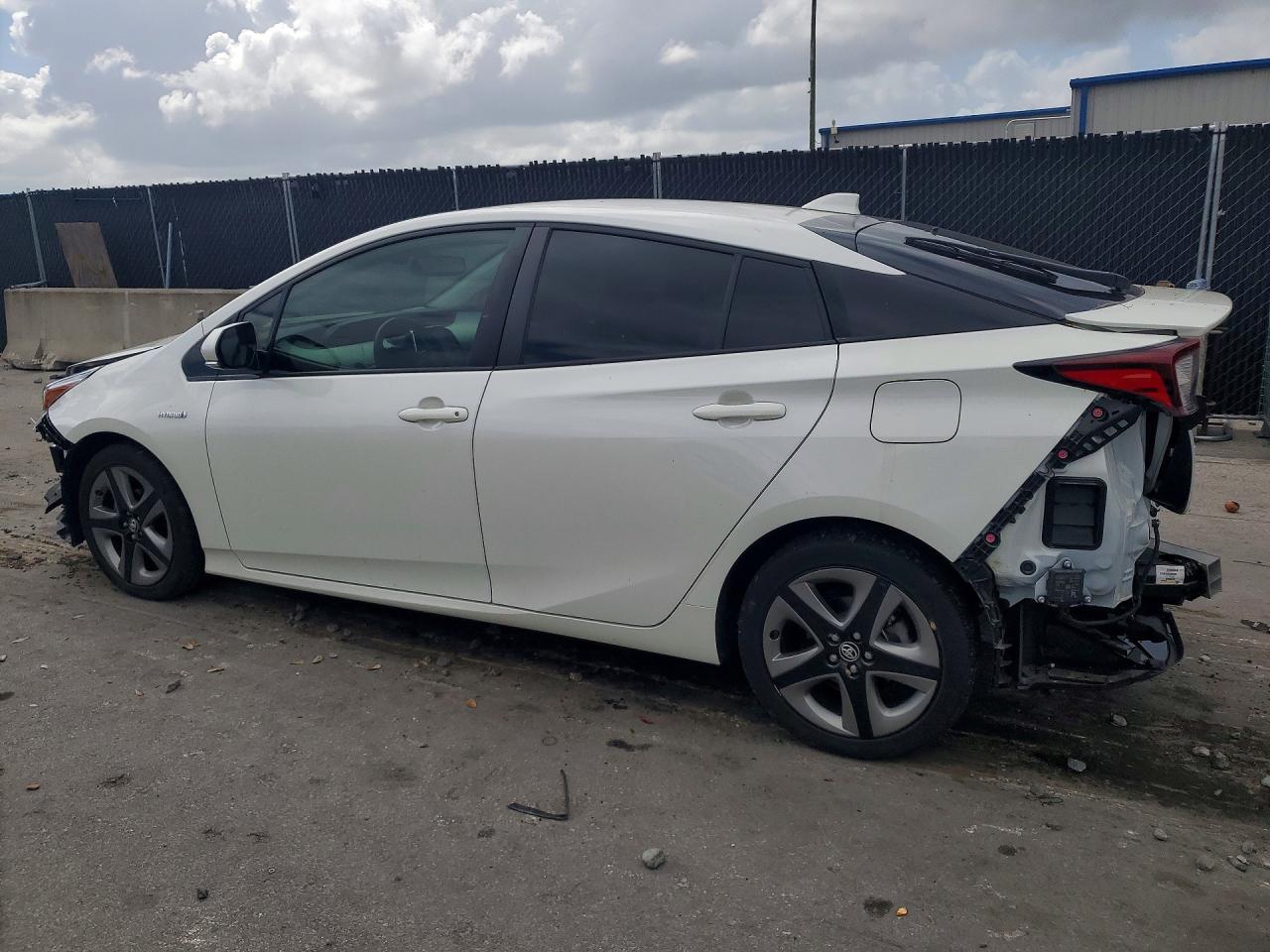 2019 TOYOTA PRIUS LIMITED photo 2