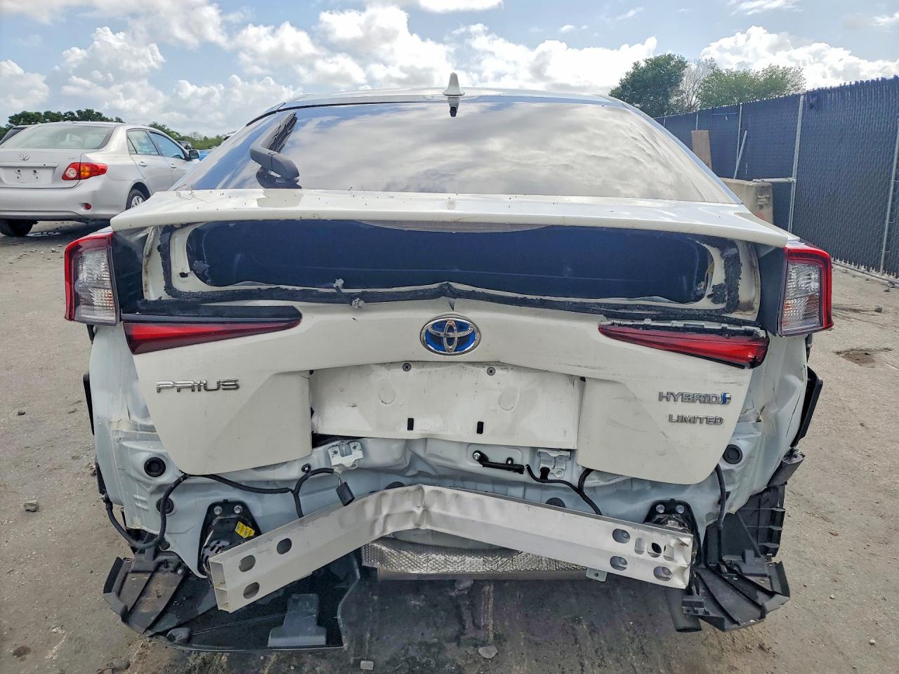 2019 TOYOTA PRIUS LIMITED photo 6