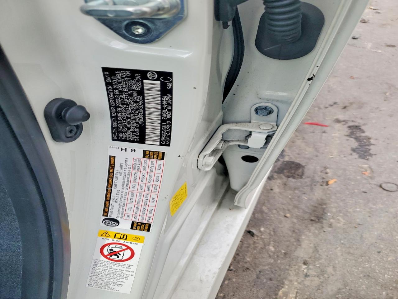 2019 TOYOTA PRIUS LIMITED photo 13