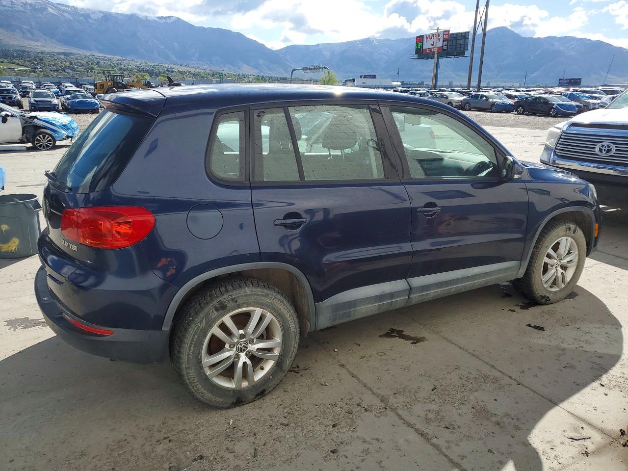 2012 VOLKSWAGEN TIGUAN S photo 7