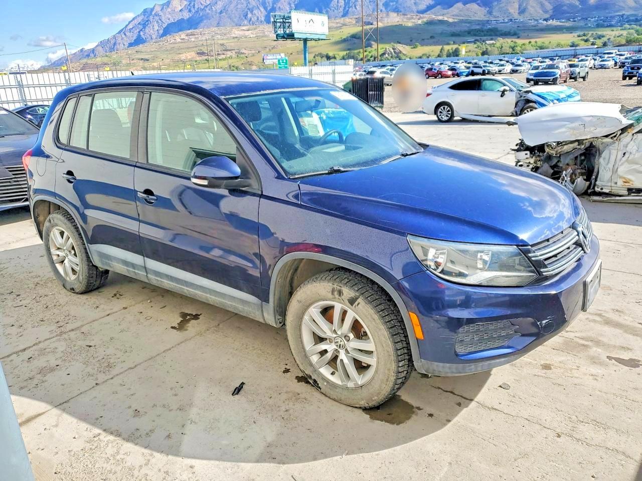 2012 VOLKSWAGEN TIGUAN S photo 10