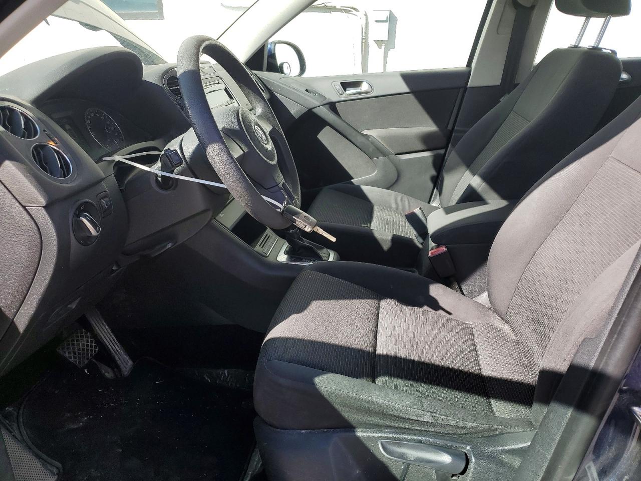 2012 VOLKSWAGEN TIGUAN S photo 19
