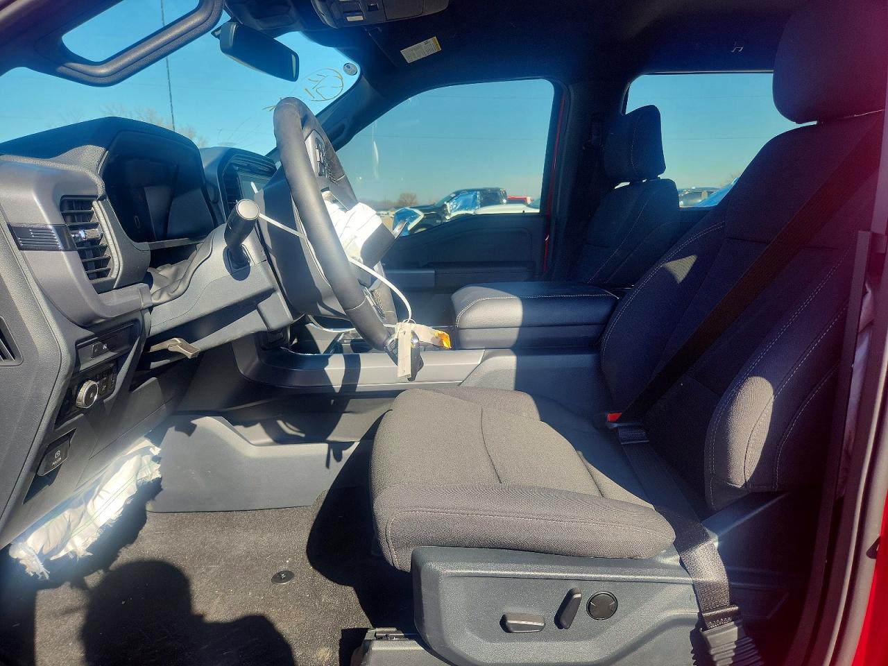 2025 FORD F150 XLT photo 19