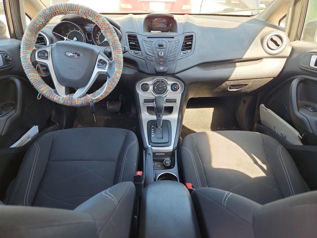 2015 FORD FIESTA SE photo 22