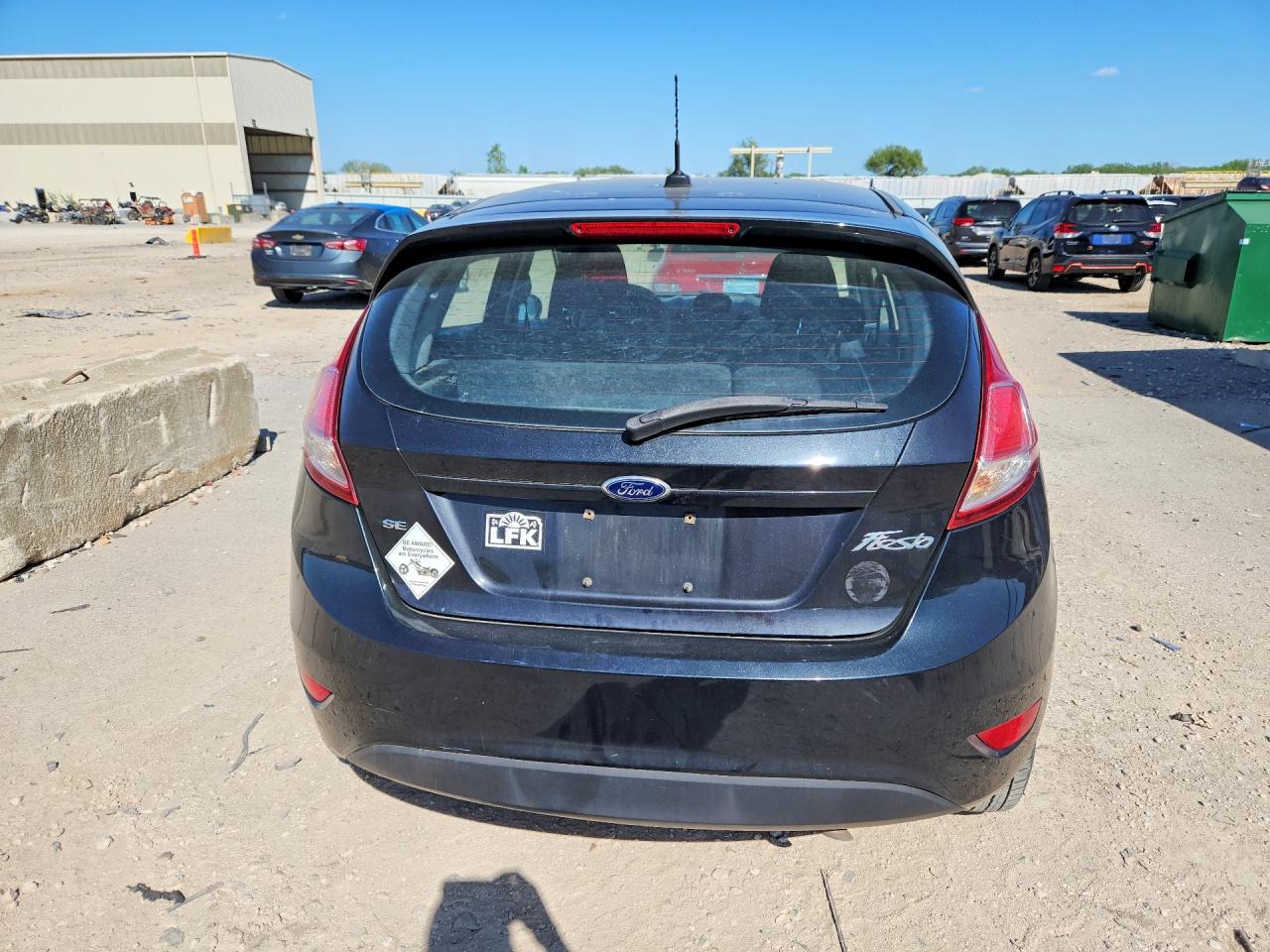 2015 FORD FIESTA SE photo 16