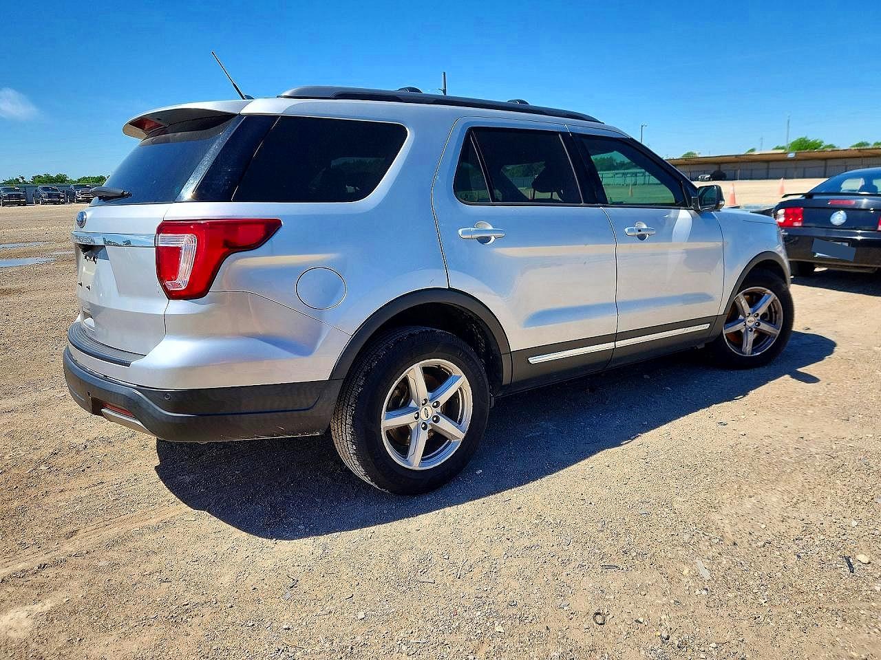 2019 FORD EXPLORER XLT photo 7