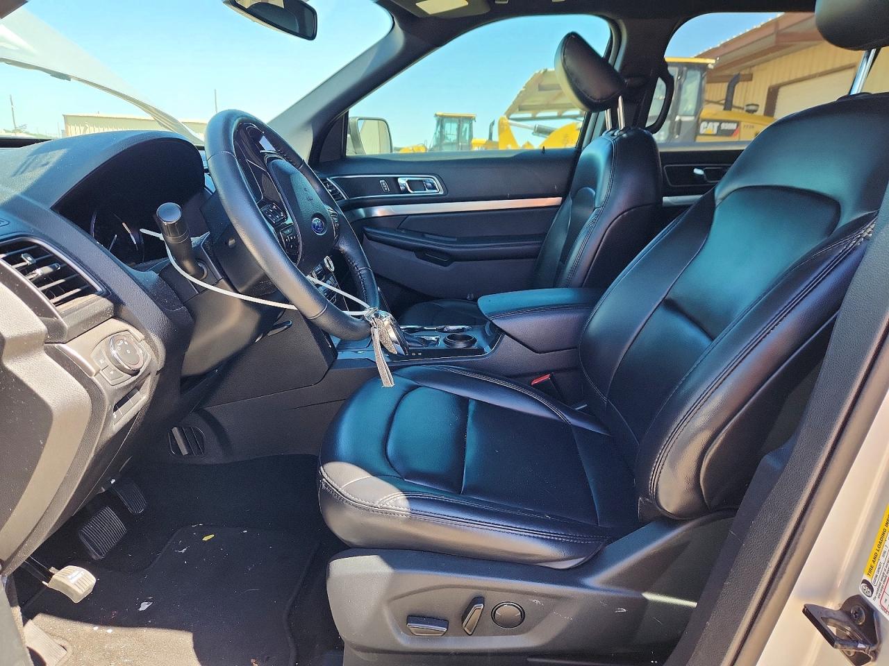 2019 FORD EXPLORER XLT photo 19