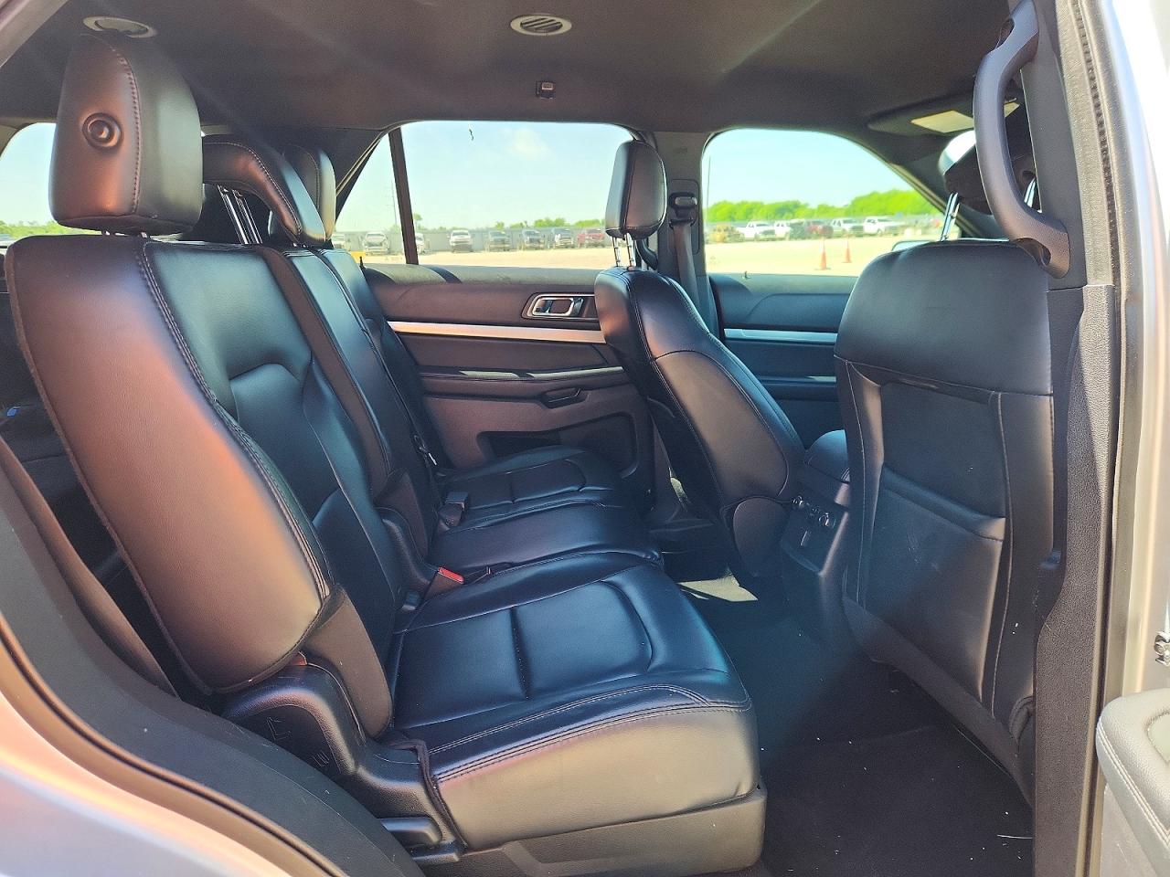 2019 FORD EXPLORER XLT photo 31
