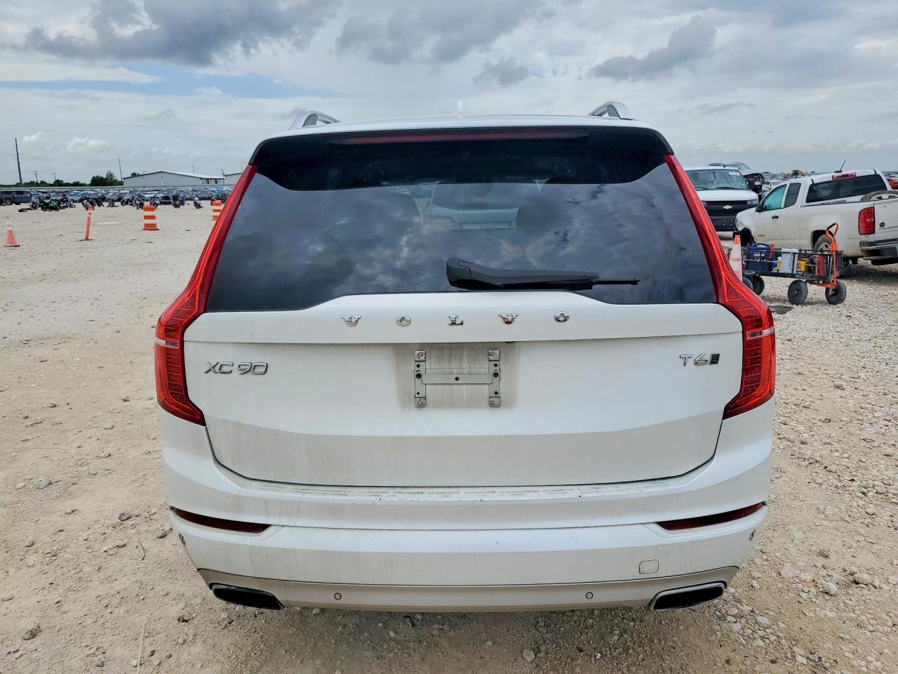 2016 VOLVO XC90 T6 photo 16