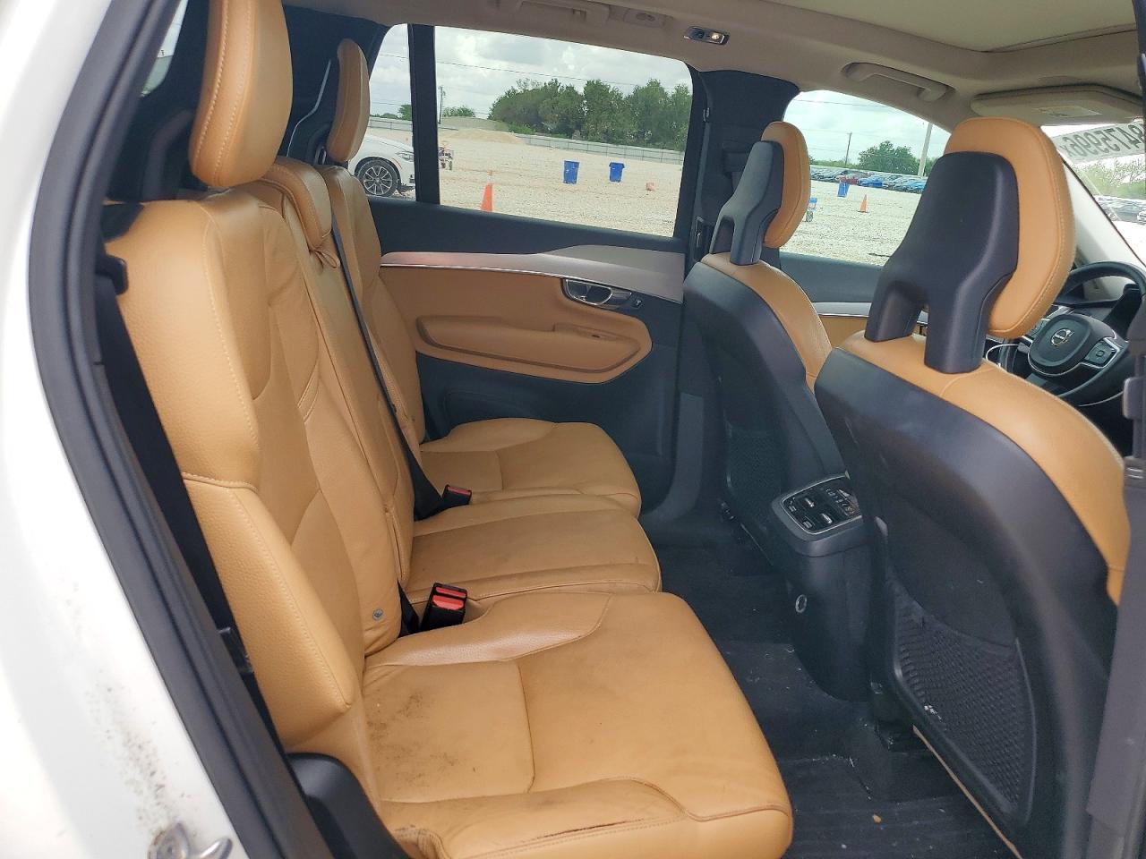 2016 VOLVO XC90 T6 photo 31