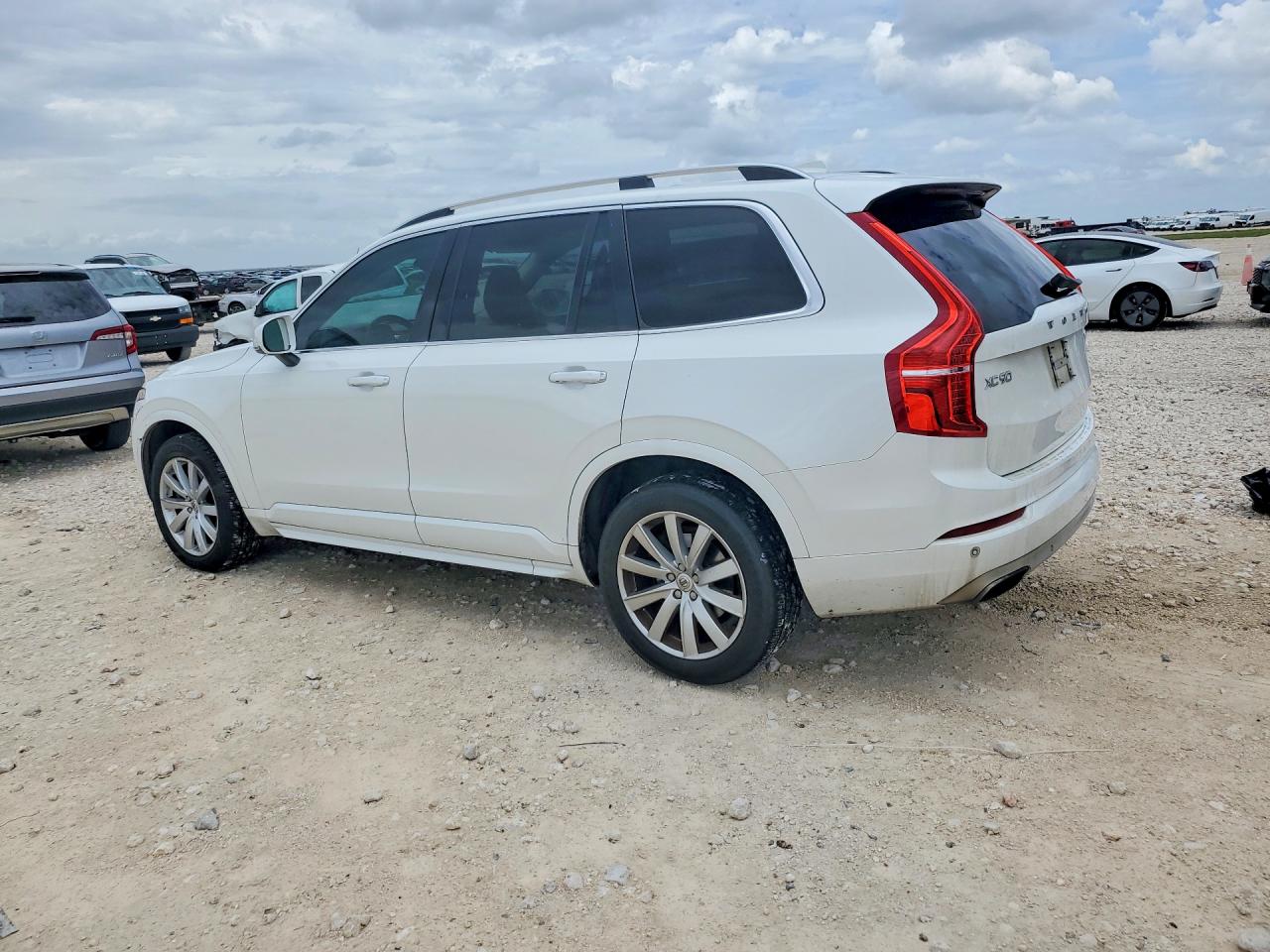 2016 VOLVO XC90 T6 photo 4
