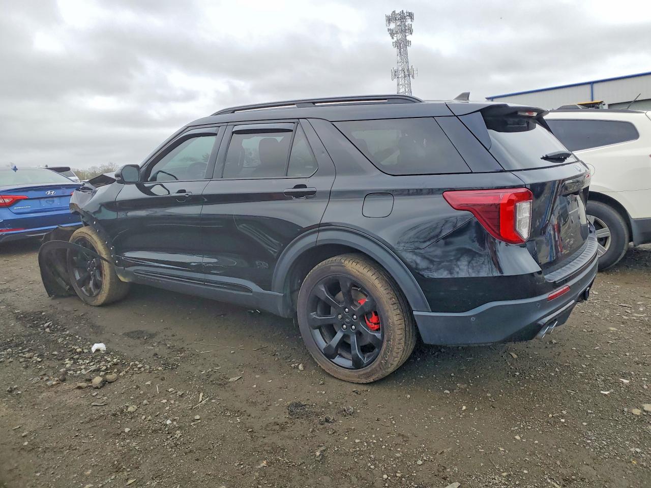 2021 FORD EXPLORER ST photo 4