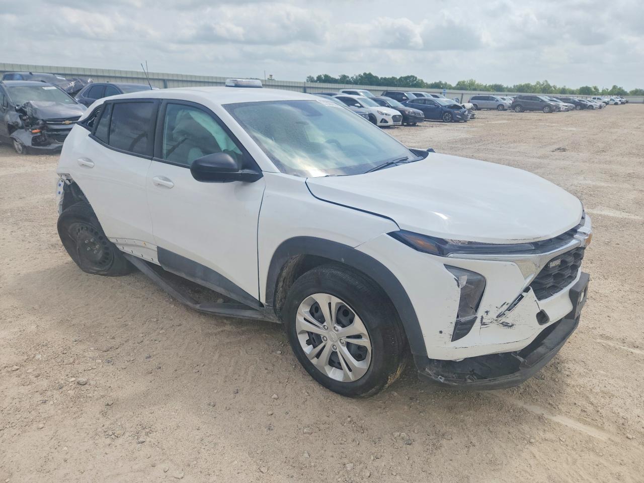 2025 CHEVROLET TRAX LS photo 10