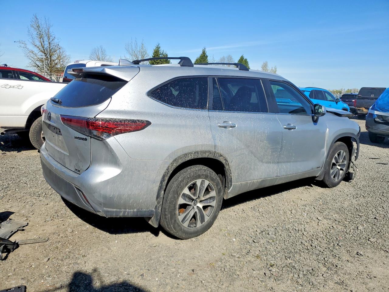 2023 TOYOTA HIGHLANDER HYBRID XLE photo 3