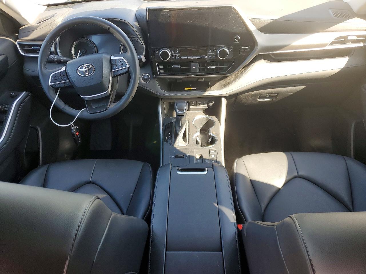 2023 TOYOTA HIGHLANDER HYBRID XLE photo 8