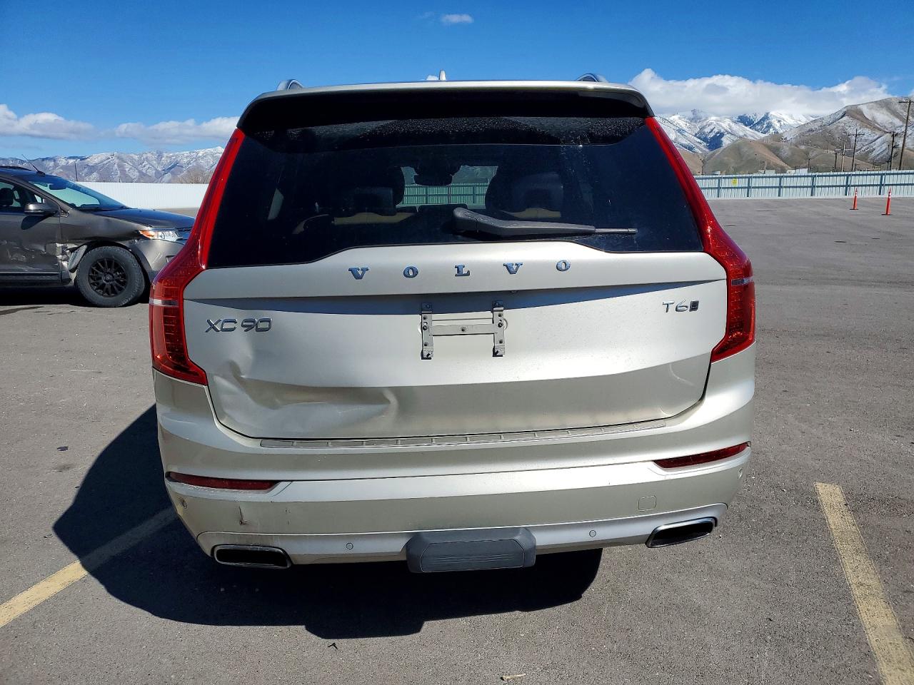 2016 VOLVO XC90 T6 photo 16