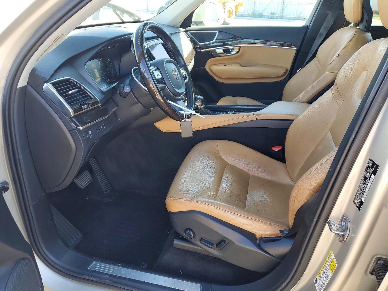 2016 VOLVO XC90 T6 photo 19