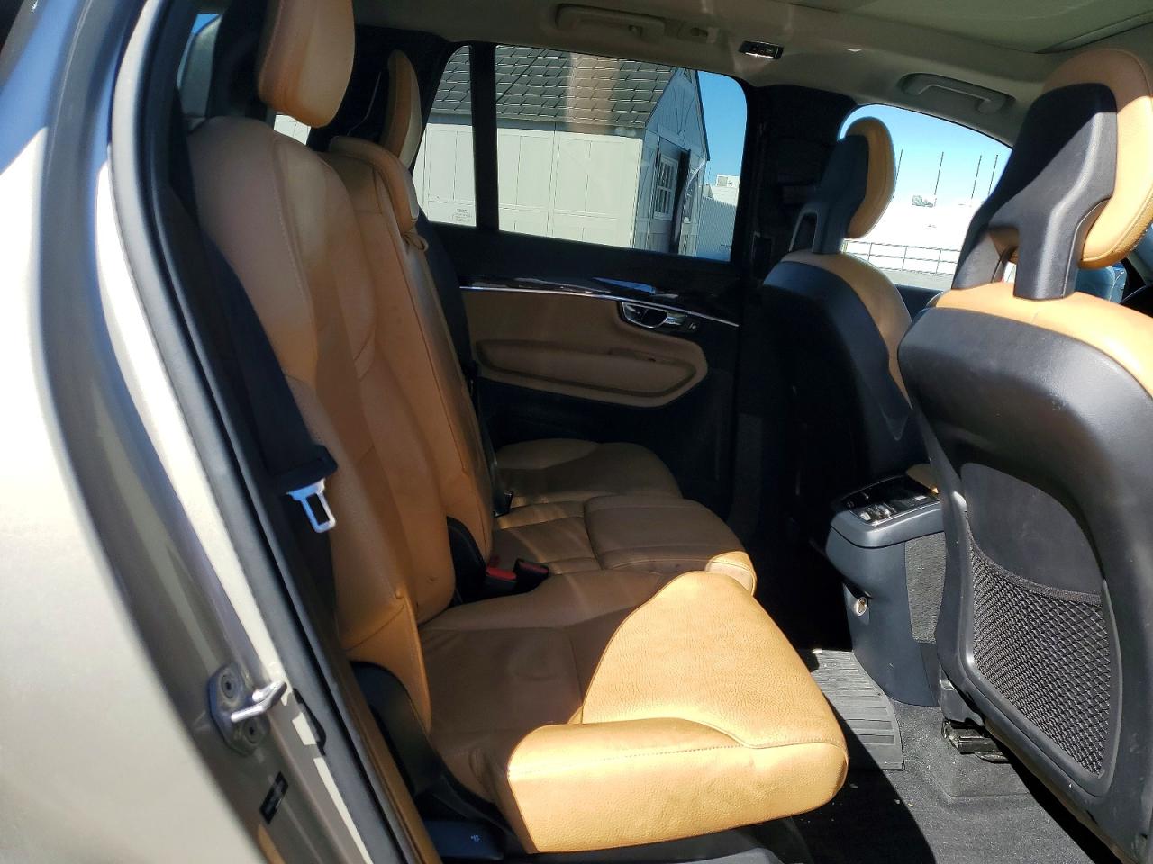 2016 VOLVO XC90 T6 photo 31