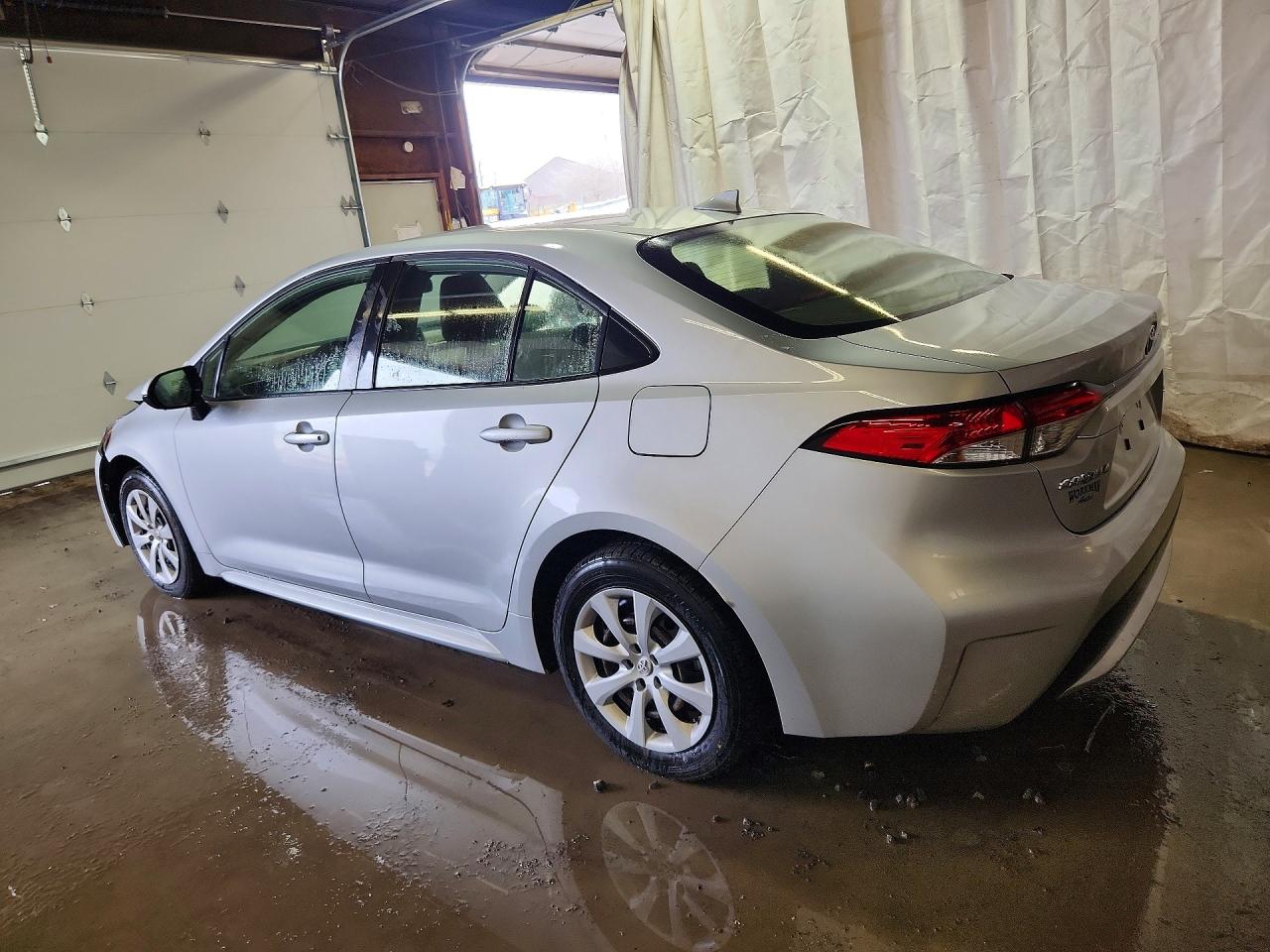 2021 TOYOTA COROLLA LE photo 3