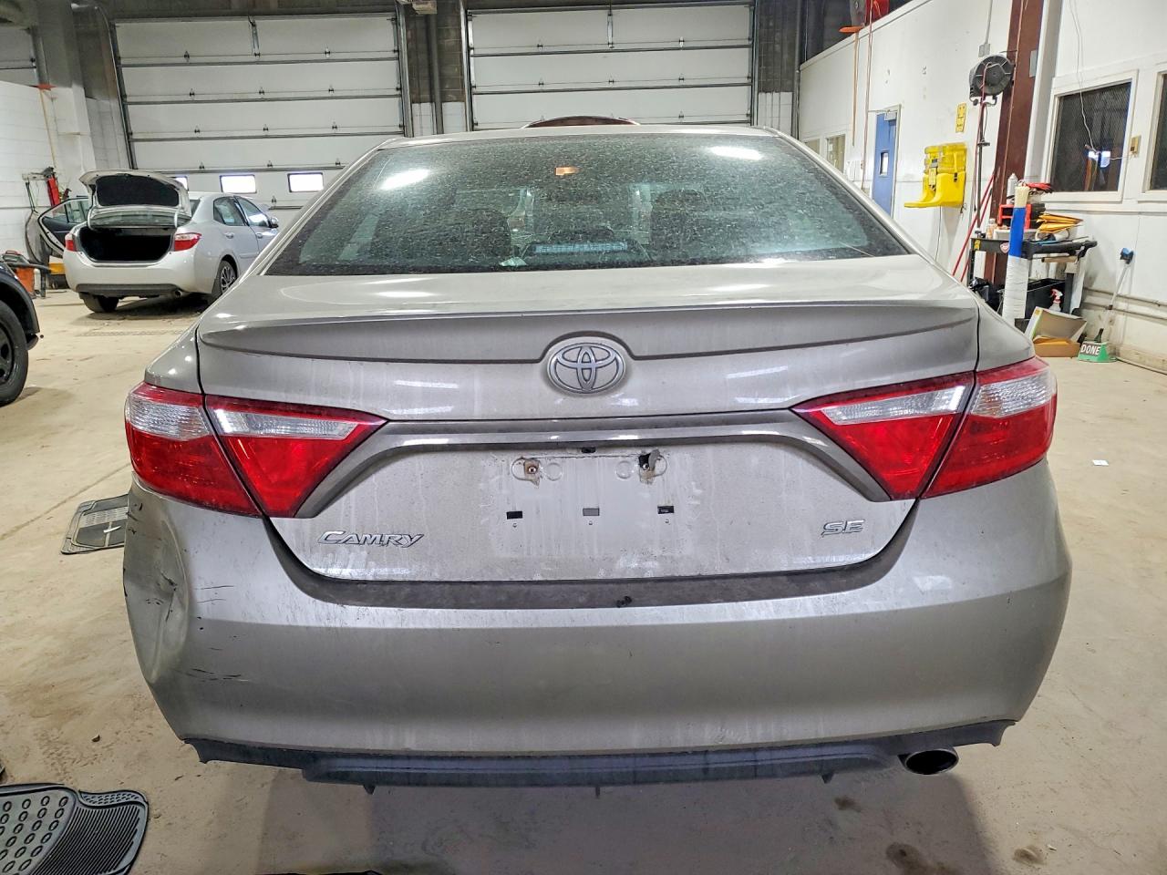 2017 TOYOTA CAMRY SE photo 16