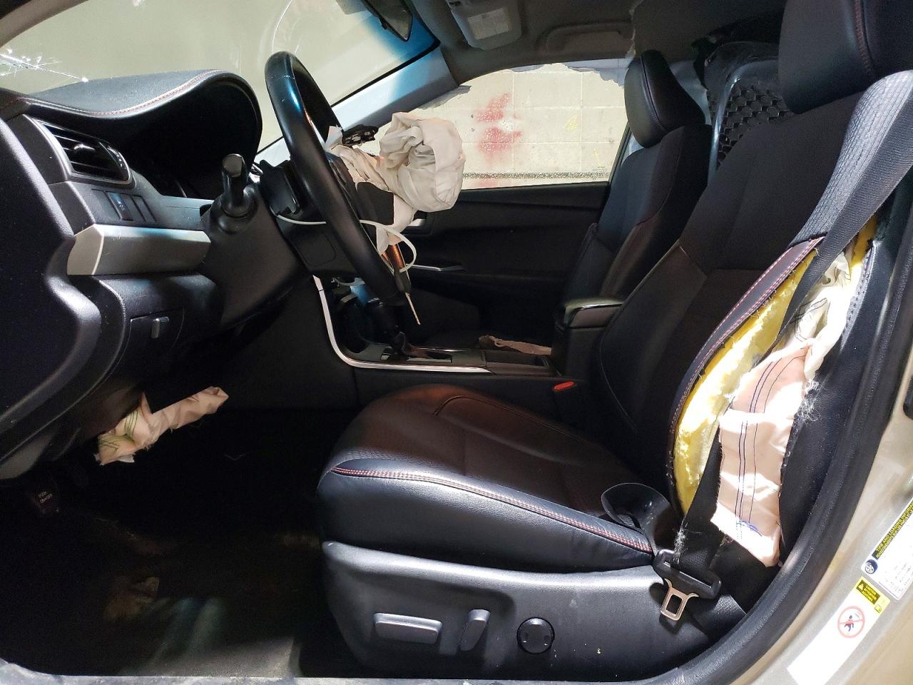 2017 TOYOTA CAMRY SE photo 19