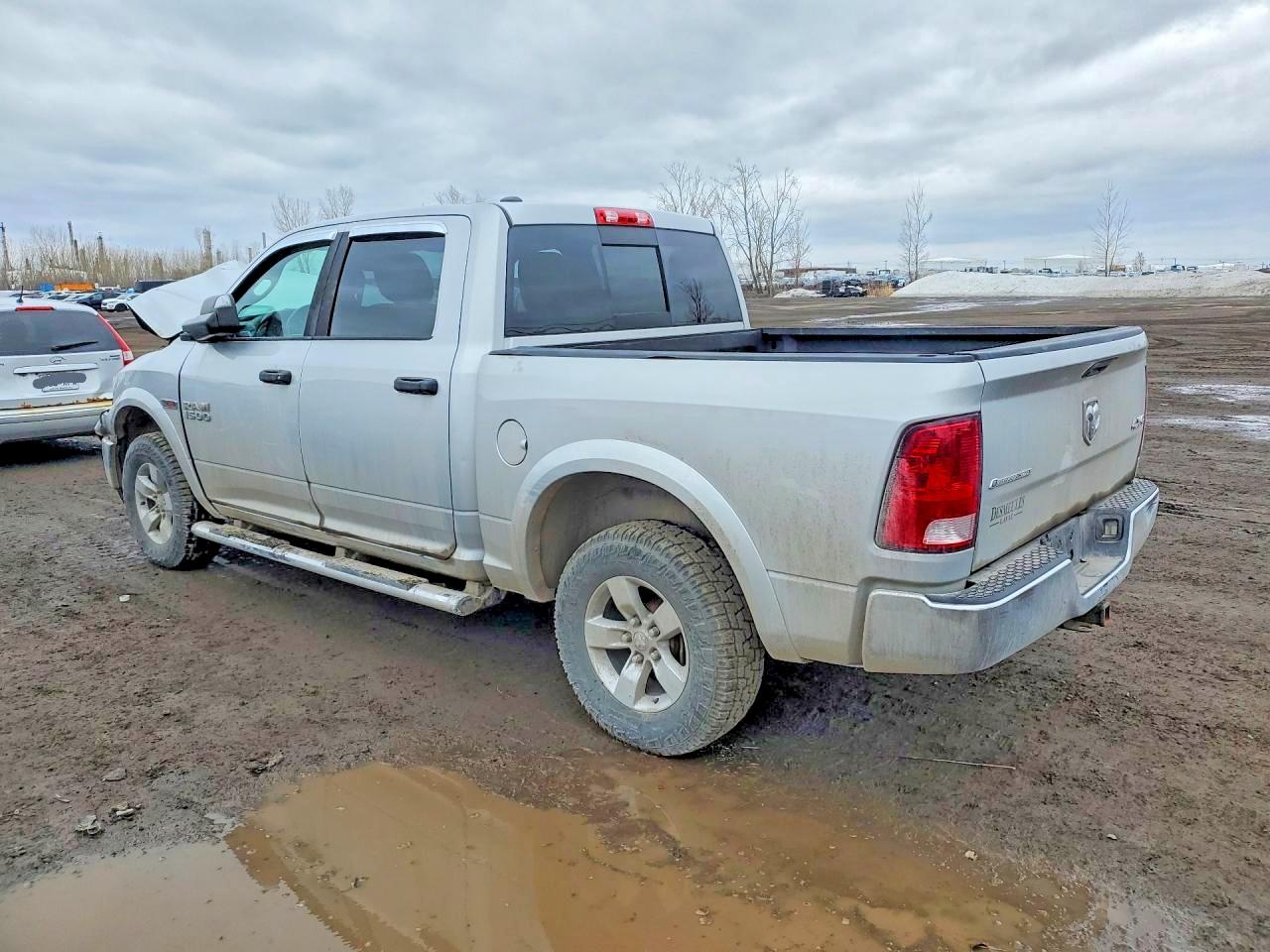 2016 RAM 1500 SLT photo 2