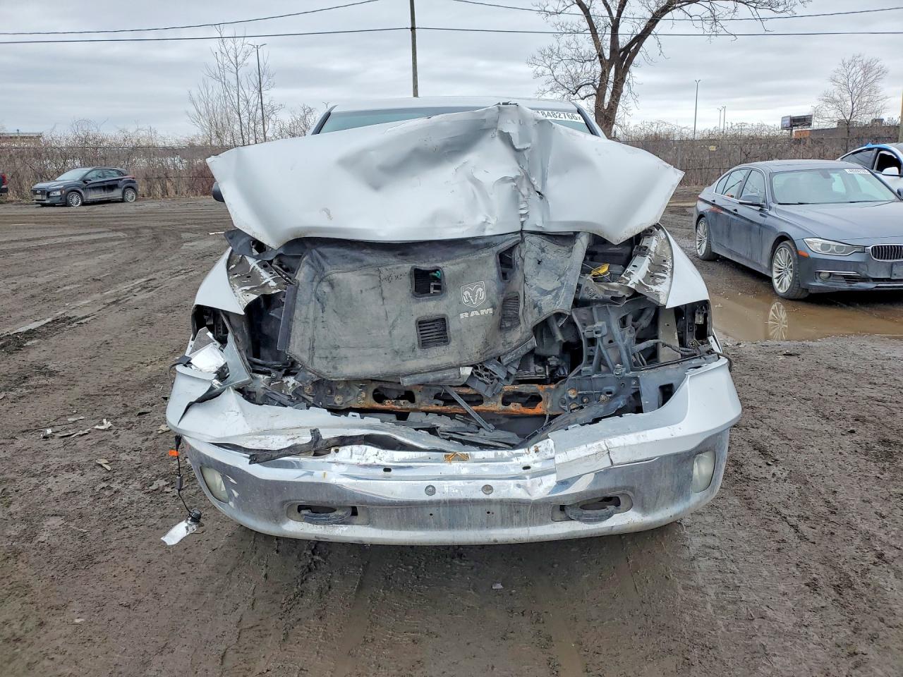 2016 RAM 1500 SLT photo 5